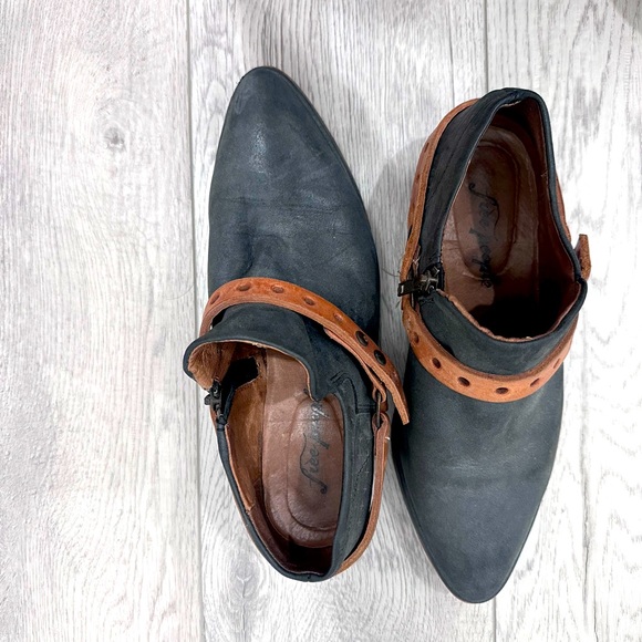 Free People - Picture 2 of 9